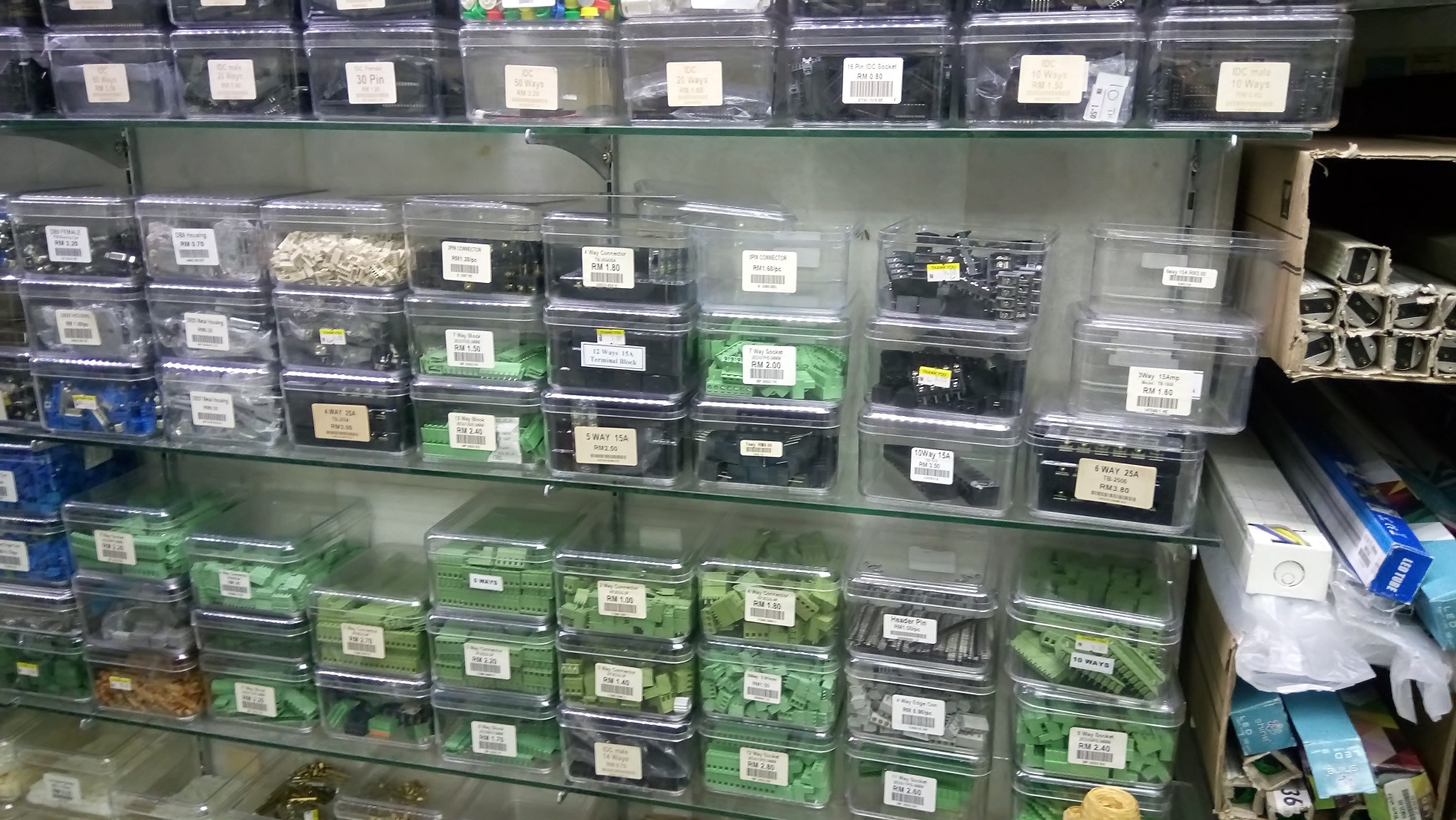 Electronic components in Tonsin shop